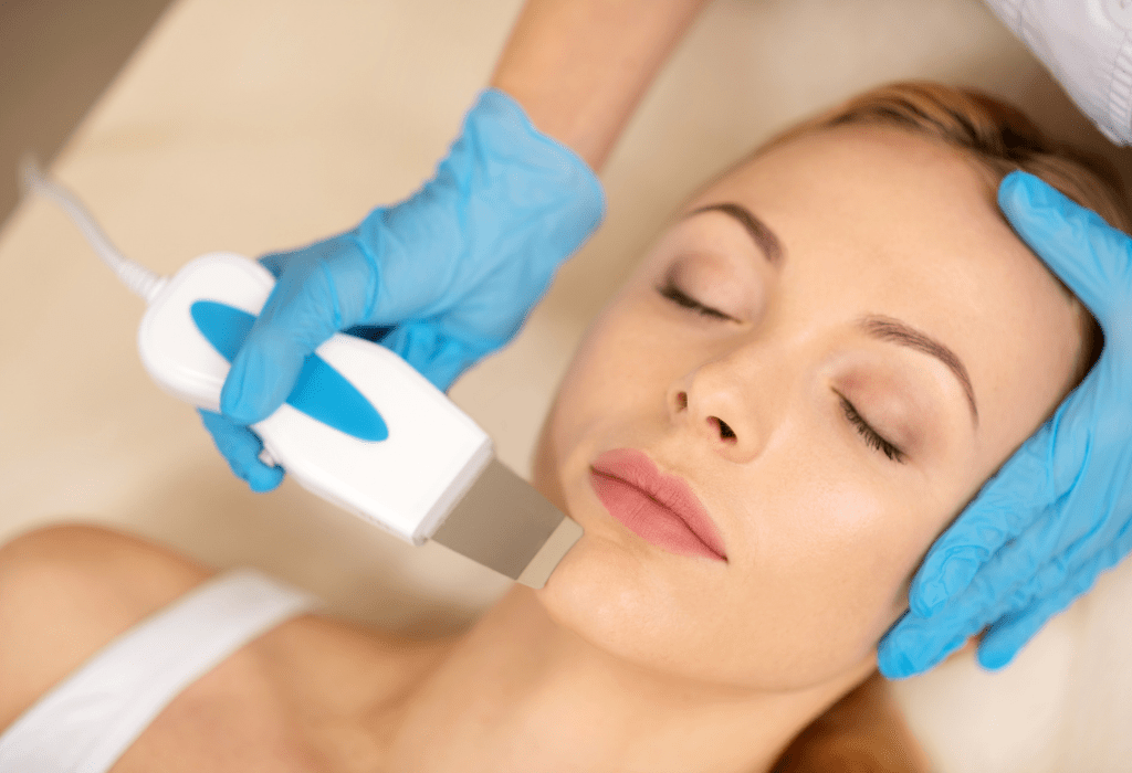 How a Deep Cleansing Facial with Extraction Helps Unclog Pores
